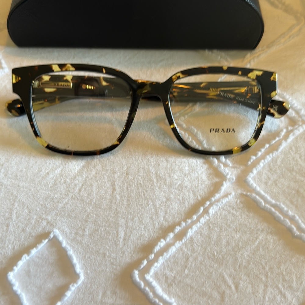 Prada A09V